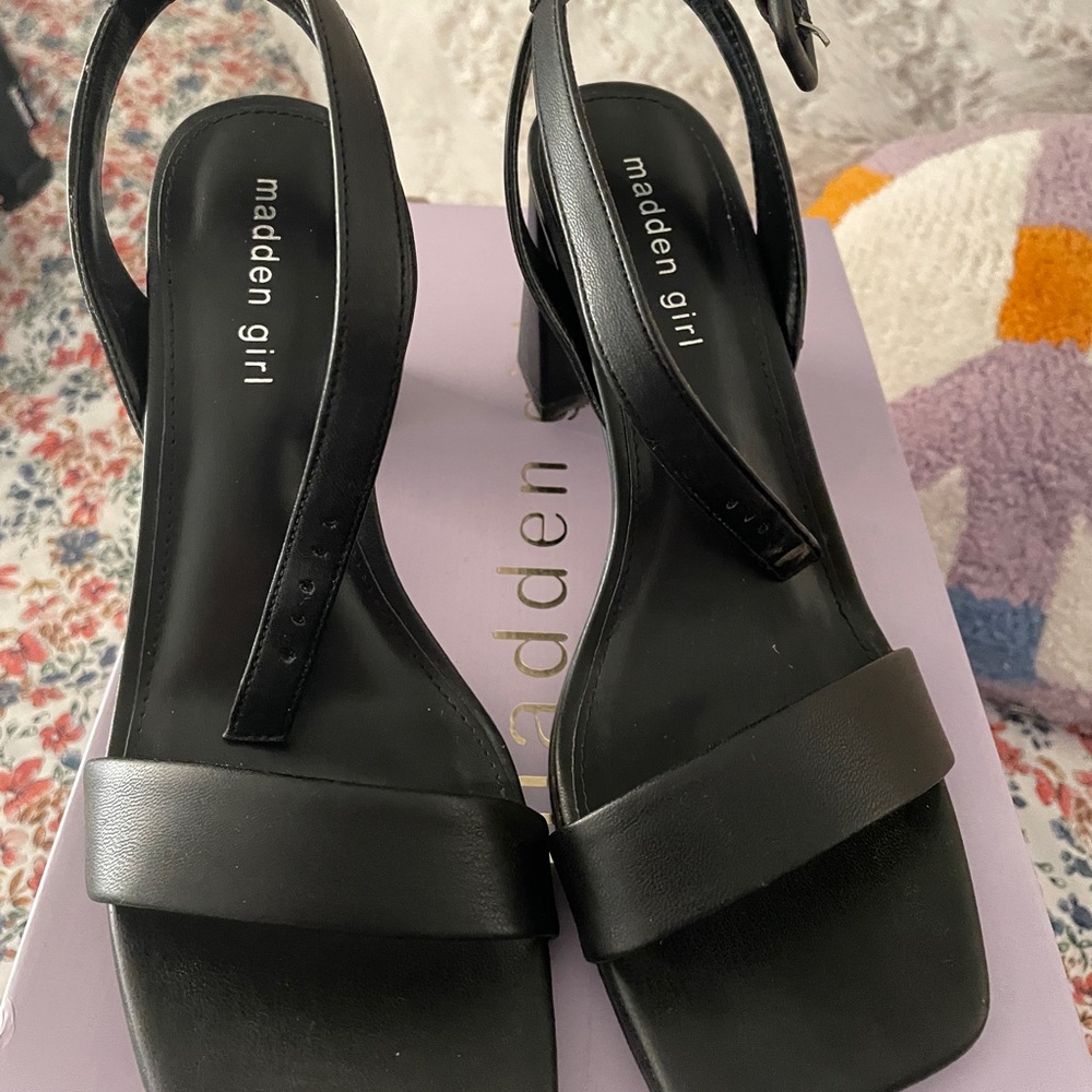 MADDEN GIRL WOMENS WINNI SANDAL - Picture 4 of 5